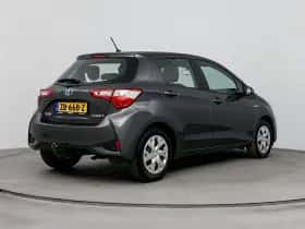 Toyota Yaris (2019) thumbnail 2