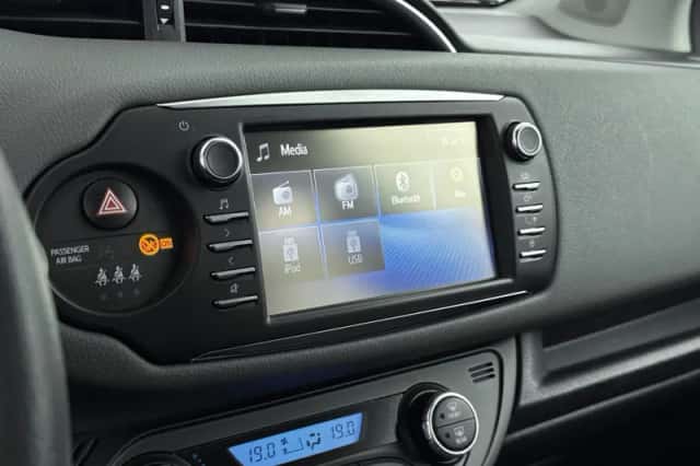Toyota Yaris (2019) thumbnail 16