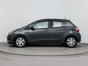 Toyota Yaris (2019) thumbnail 3