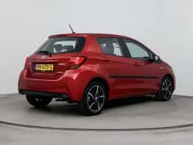 Toyota Yaris (2016) thumbnail 2