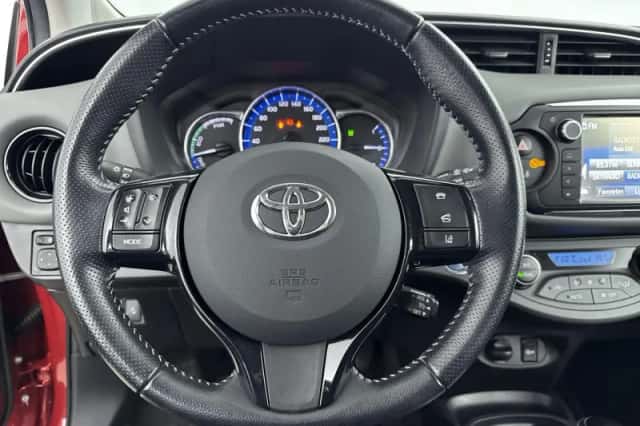 Toyota Yaris (2016) thumbnail 11