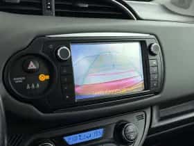 Toyota Yaris (2016) thumbnail 12
