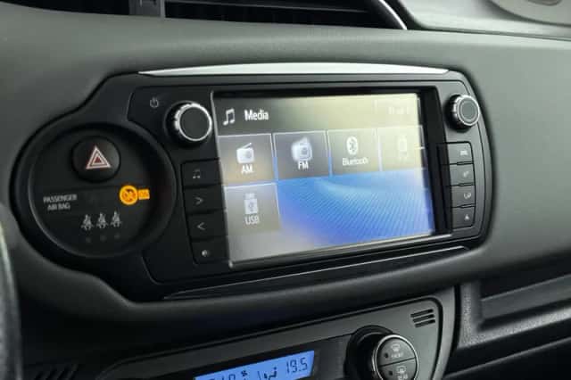 Toyota Yaris (2016) thumbnail 14