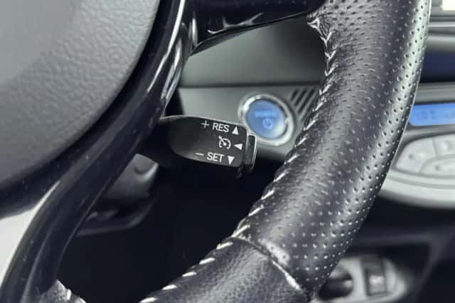 Toyota Yaris (2016) thumbnail 15