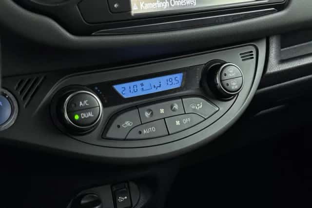 Toyota Yaris (2016) thumbnail 18
