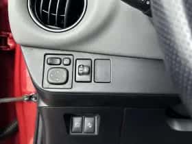 Toyota Yaris (2016) thumbnail 25