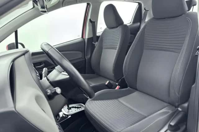 Toyota Yaris (2016) thumbnail 27