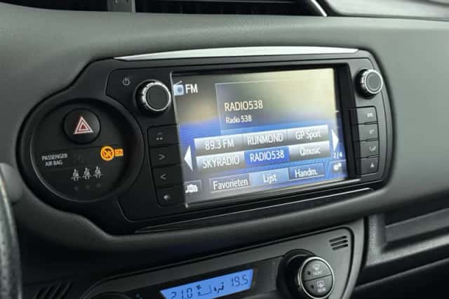 Toyota Yaris (2016) thumbnail 7