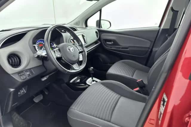 Toyota Yaris (2016) thumbnail 9