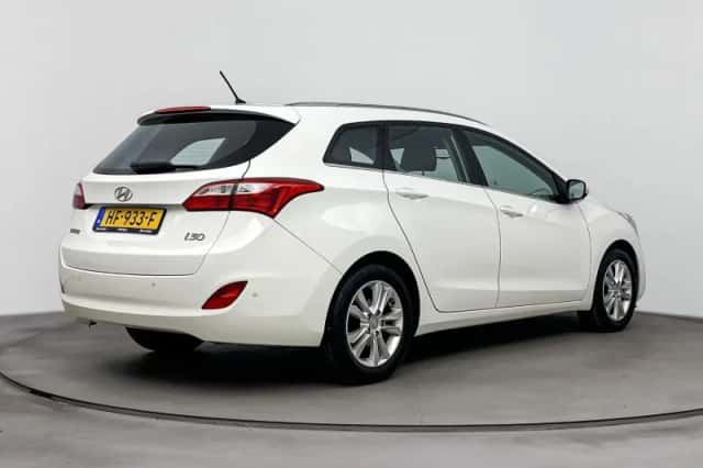Hyundai i30 (2015) thumbnail 2