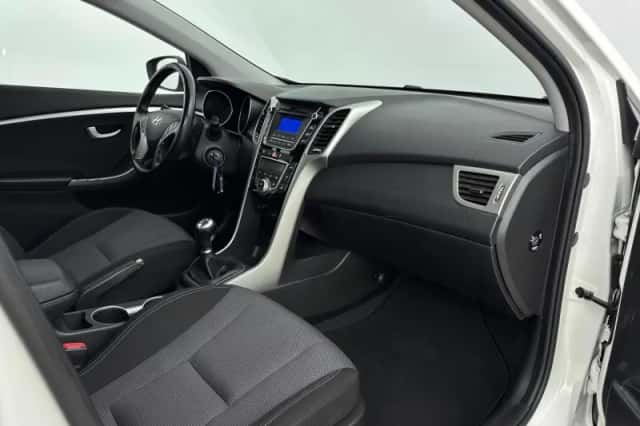 Hyundai i30 (2015) thumbnail 12