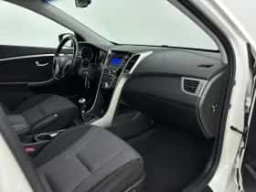 Hyundai i30 (2015) thumbnail 12