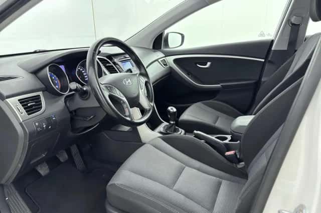 Hyundai i30 (2015) thumbnail 16