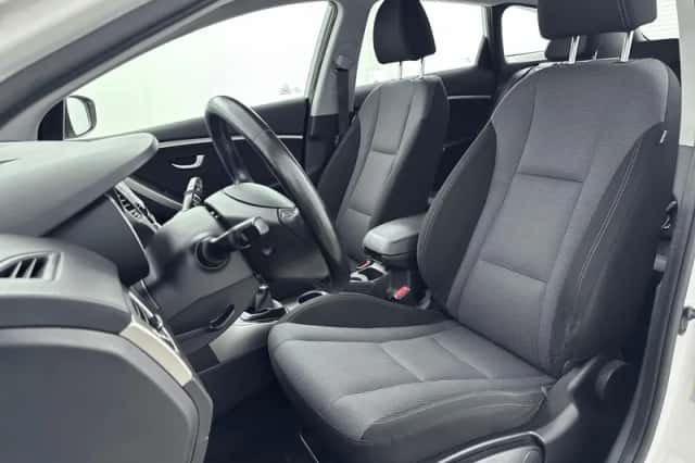 Hyundai i30 (2015) thumbnail 25