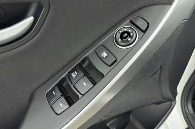 Hyundai i30 (2015) thumbnail 26
