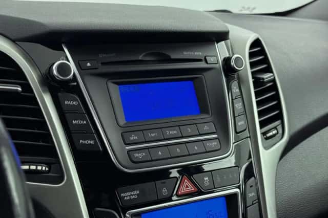 Hyundai i30 (2015) thumbnail 9