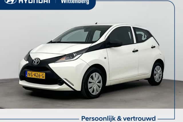Toyota Aygo (2017) thumbnail 1
