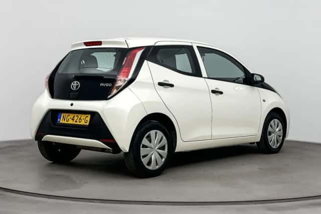 Toyota Aygo (2017) thumbnail 2