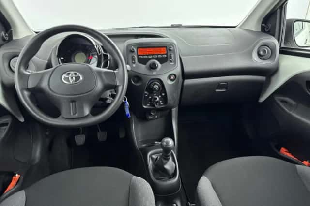 Toyota Aygo (2017) thumbnail 11