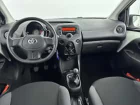 Toyota Aygo (2017) thumbnail 11