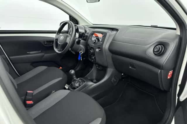 Toyota Aygo (2017) thumbnail 12