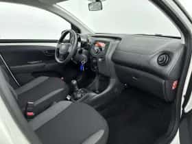Toyota Aygo (2017) thumbnail 12