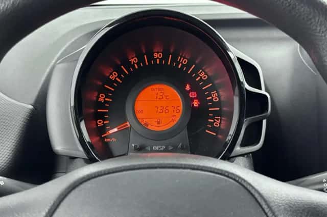 Toyota Aygo (2017) thumbnail 14