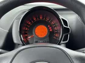 Toyota Aygo (2017) thumbnail 14