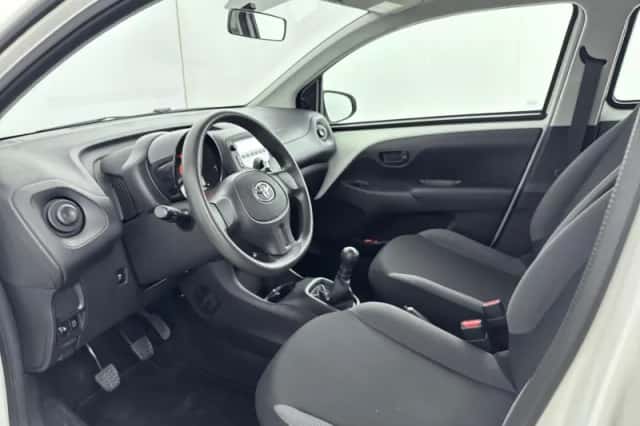 Toyota Aygo (2017) thumbnail 15