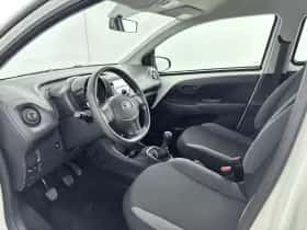 Toyota Aygo (2017) thumbnail 15