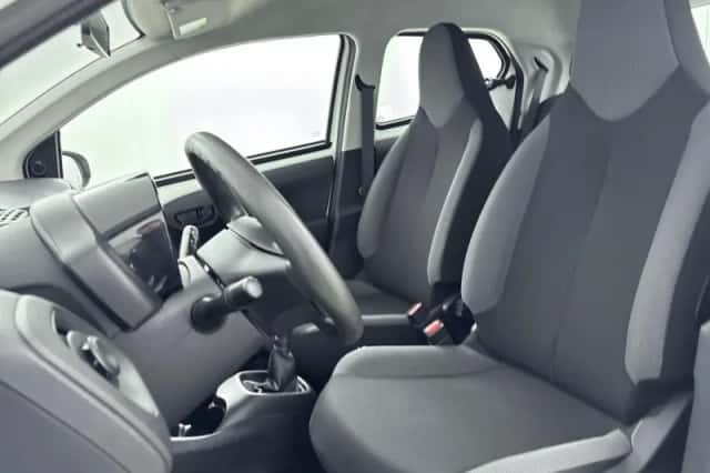 Toyota Aygo (2017) thumbnail 16