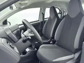 Toyota Aygo (2017) thumbnail 16
