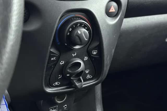 Toyota Aygo (2017) thumbnail 18