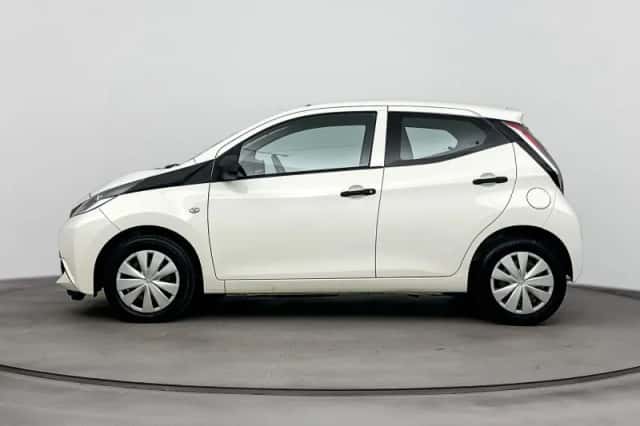 Toyota Aygo (2017) thumbnail 3