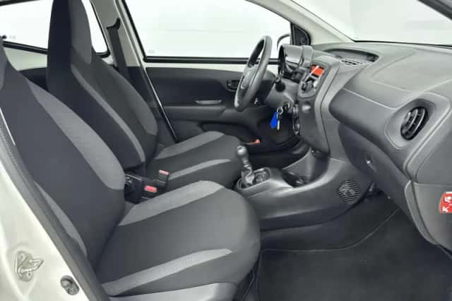 Toyota Aygo (2017) thumbnail 23