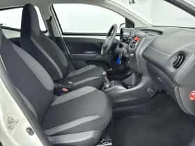 Toyota Aygo (2017) thumbnail 23