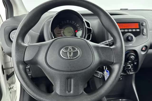 Toyota Aygo (2017) thumbnail 24