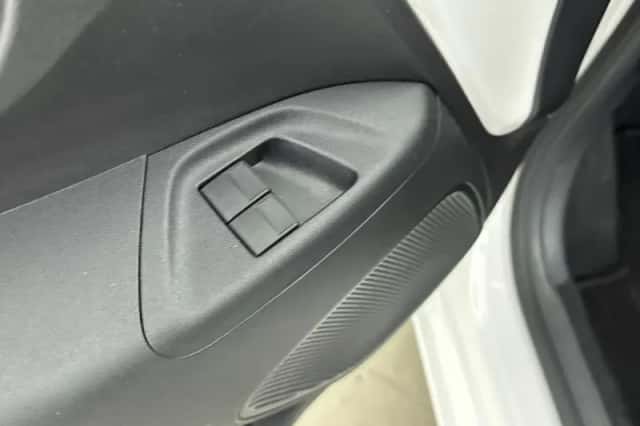 Toyota Aygo (2017) thumbnail 25