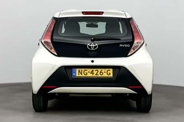 Toyota Aygo (2017) thumbnail 6