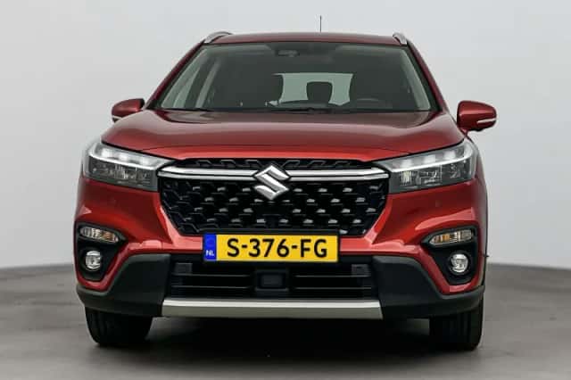 Suzuki S-Cross (2023) thumbnail 5