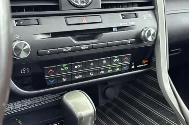 Lexus RX (2016) thumbnail 28
