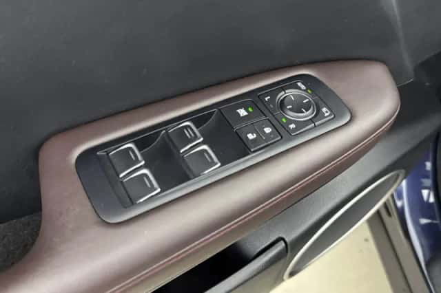 Lexus RX (2016) thumbnail 31