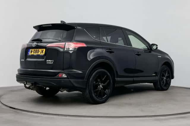 Toyota RAV4 (2017) thumbnail 2