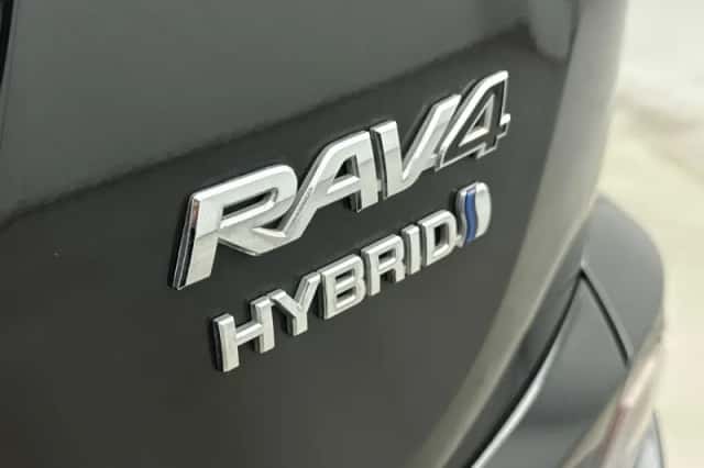 Toyota RAV4 (2017) thumbnail 16