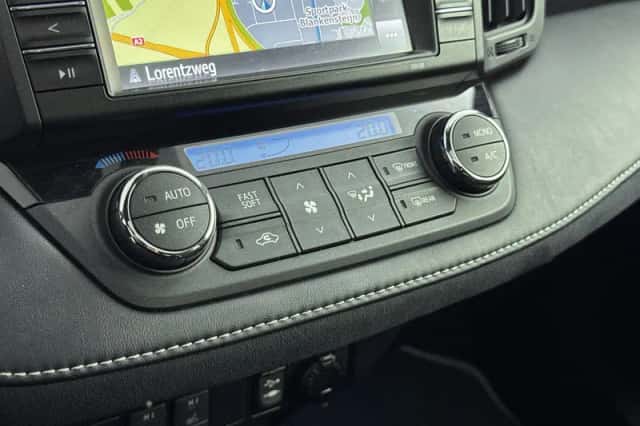 Toyota RAV4 (2017) thumbnail 25