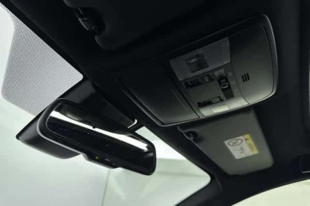 Toyota RAV4 (2017) thumbnail 32