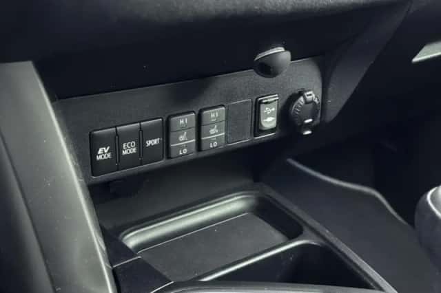 Toyota RAV4 (2017) thumbnail 33