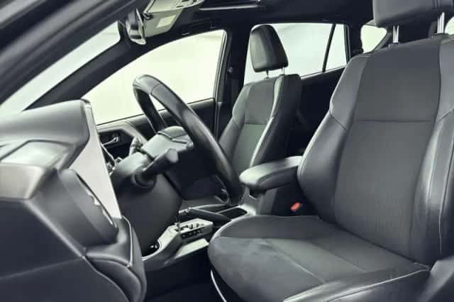 Toyota RAV4 (2017) thumbnail 35