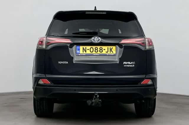 Toyota RAV4 (2017) thumbnail 6