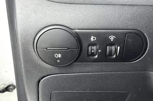 Hyundai i10 (2011) thumbnail 23